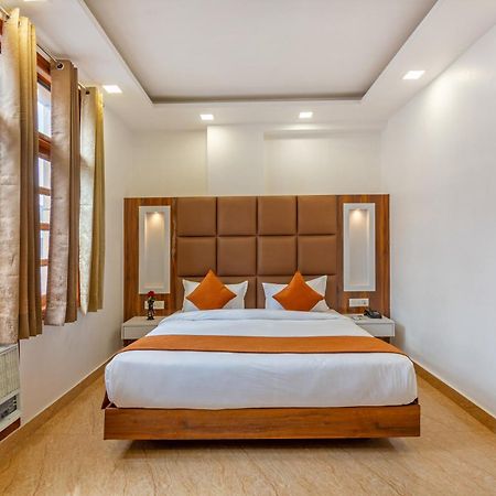 Rahul Palace By Golden Tree Near Metro Station And Ajmal Khan Market New Delhi Buitenkant foto