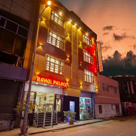 Rahul Palace By Golden Tree Near Metro Station And Ajmal Khan Market New Delhi Buitenkant foto