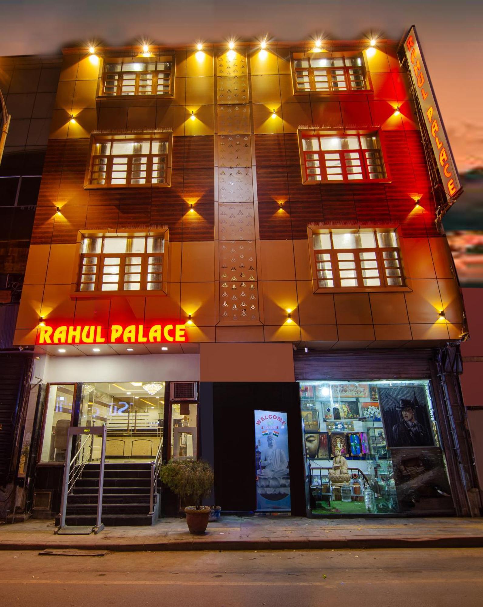 Rahul Palace By Golden Tree Near Metro Station And Ajmal Khan Market New Delhi Buitenkant foto