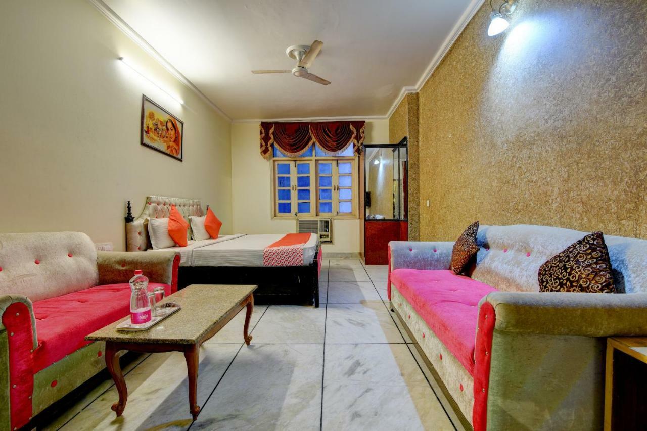 Rahul Palace By Golden Tree Near Metro Station And Ajmal Khan Market New Delhi Buitenkant foto