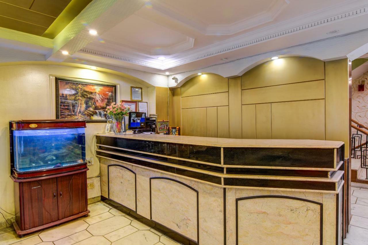 Rahul Palace By Golden Tree Near Metro Station And Ajmal Khan Market New Delhi Buitenkant foto