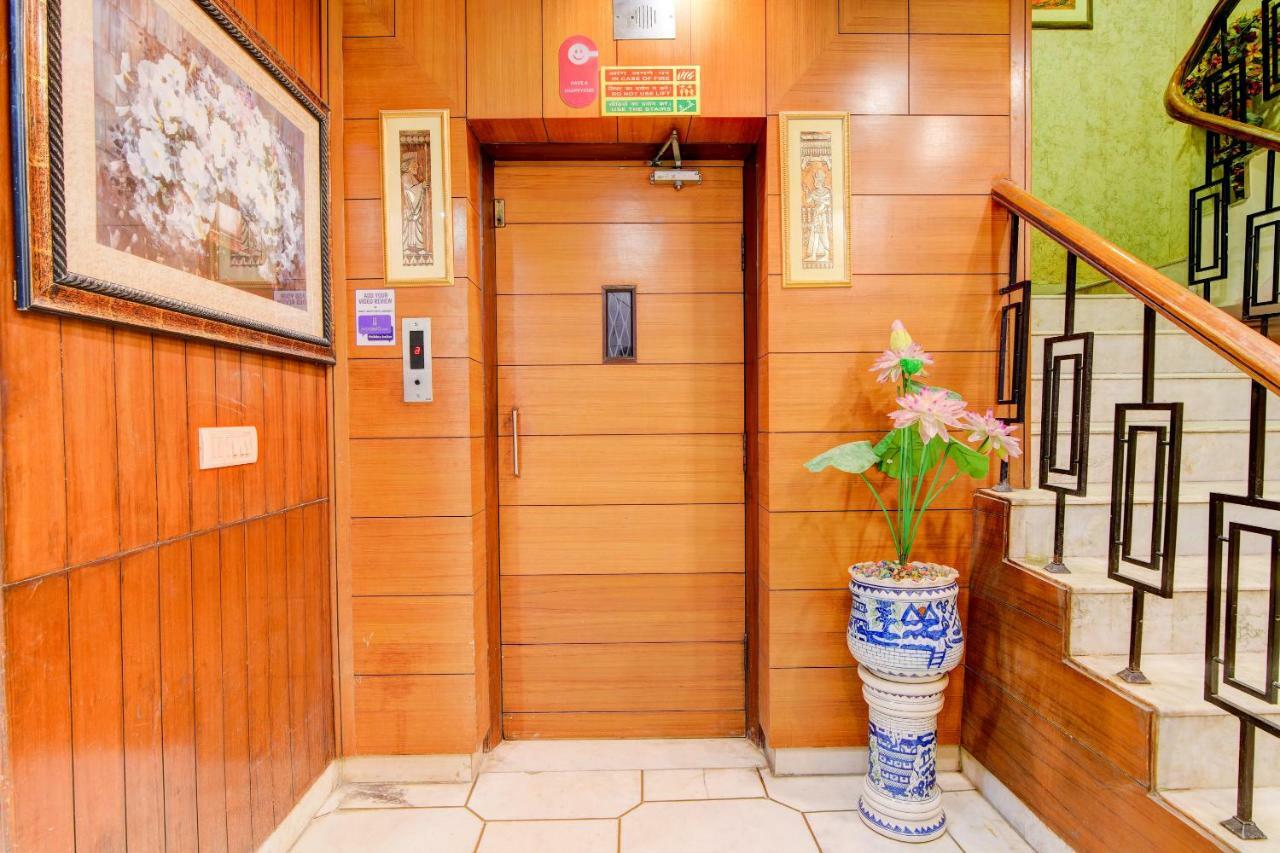 Rahul Palace By Golden Tree Near Metro Station And Ajmal Khan Market New Delhi Buitenkant foto