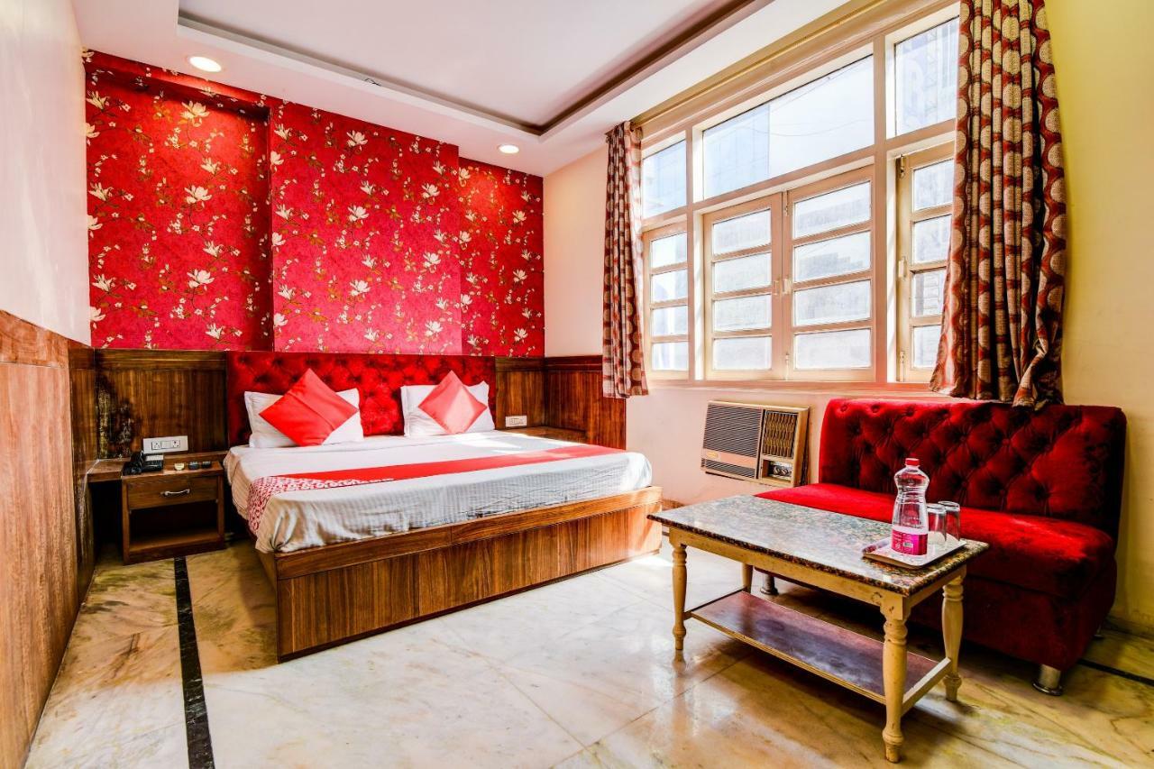 Rahul Palace By Golden Tree Near Metro Station And Ajmal Khan Market New Delhi Buitenkant foto